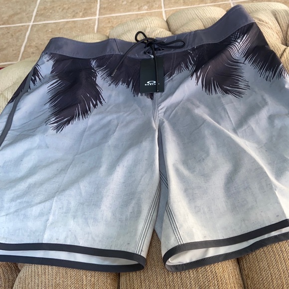 Oakley men’s board shorts
